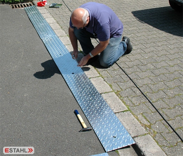 Rampe de bord pour trottoir, chariots élévateur, fauteuil roulant