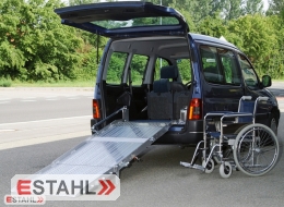 Rampe pour fauteuil roulant avec ressort à gaz pour installation fixe
